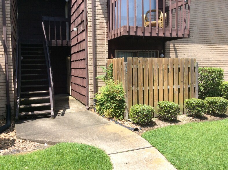 Building Photo - 12905 Woodforest Blvd