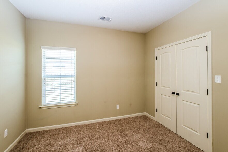 Building Photo - 5009 Forest Oasis Ln