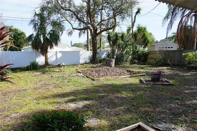 Building Photo - 9101 3rd St N