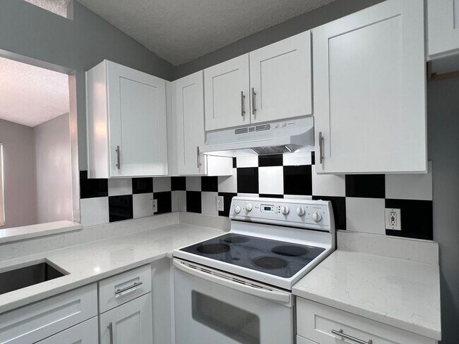 Building Photo - 1114 Shoshanna Dr