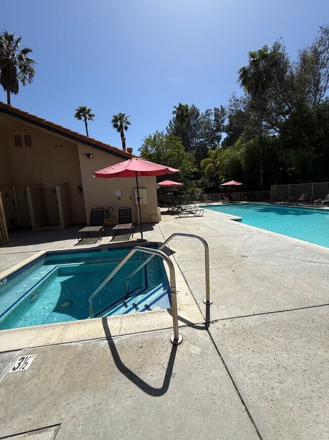 Building Photo - 2-bedroom, 2-bathroom Apartment located in...