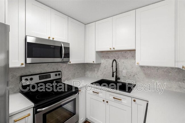 Building Photo - 6710 S Cortez Ave