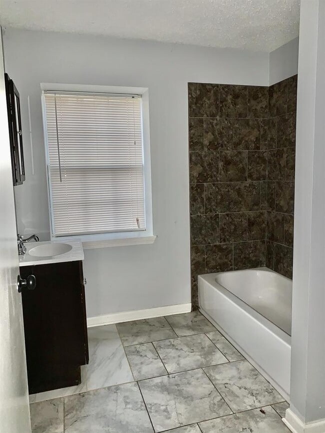 Building Photo - 42 S Claybrook St