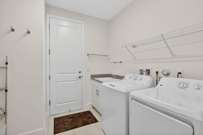 Building Photo - 11765 SW Poseidon Way