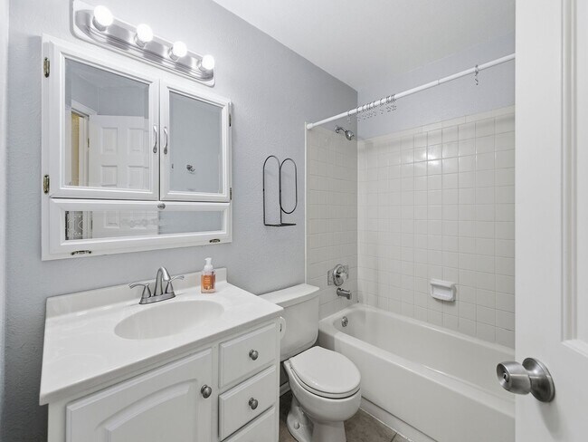 Building Photo - 3106 Sharps St