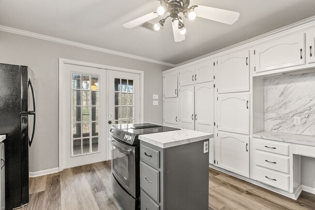 Building Photo - Maumelle Luxury Riverland Home