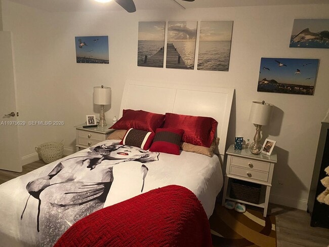 Building Photo - 400 Leslie Dr