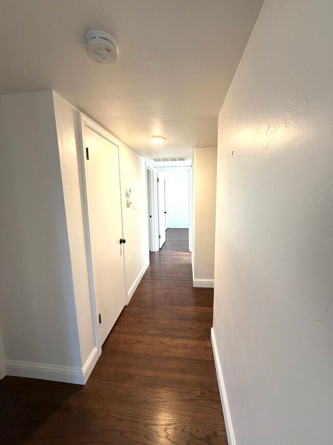 Building Photo - Charming 3-Bed, 1-Bath West Sacramento Home – Updated with Solar!