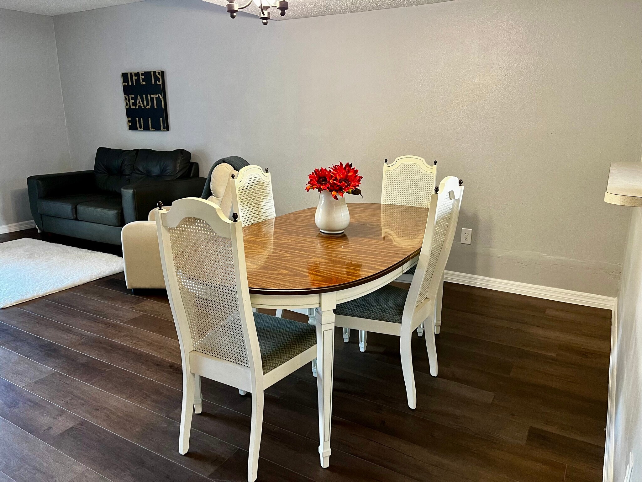 Building Photo - 144 Douglas Rd W