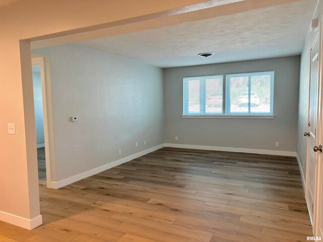 Building Photo - 1646 W 42nd St