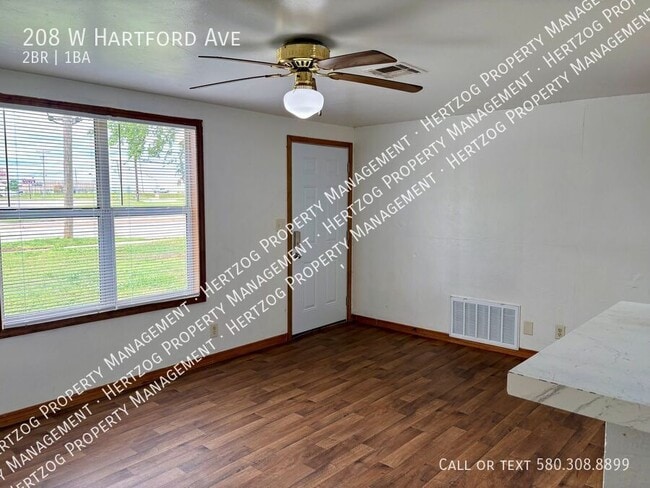 Building Photo - 208 W Hartford Ave