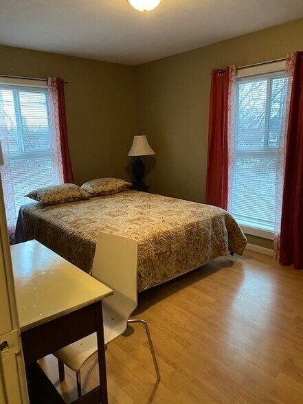 Example of Second Bedroom - 4921 Chicago St