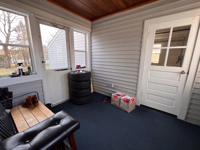 Building Photo - 215 Barbour Rd