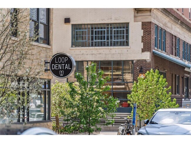 Building Photo - 401 N 2nd St