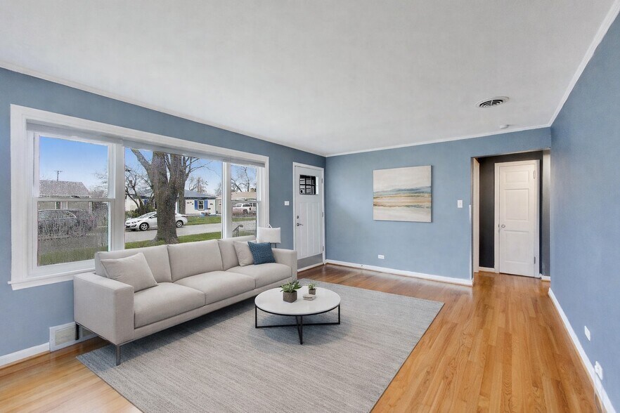 Building Photo - 306 N Schubert St