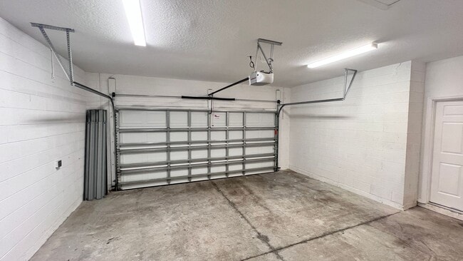 Building Photo - Beautiful 3 Bedroom, 2 Bathroom Home in Pa...