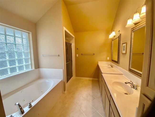 Building Photo - 3640 Grayson Ln