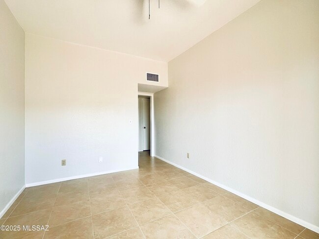 Building Photo - 4554 E Camino de Cancun