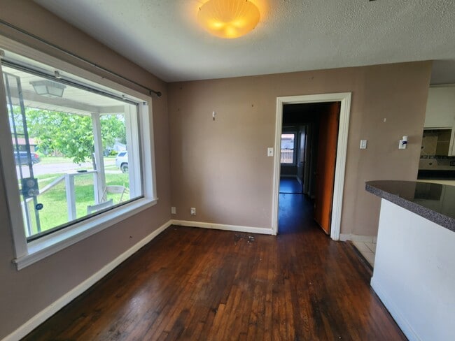 Building Photo - 937 Rossi Dr