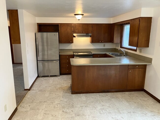 Building Photo - Charming Three Bedroom Home