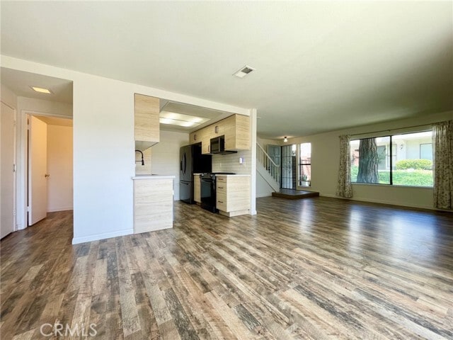 Building Photo - 1629 Sherwood Village Cir