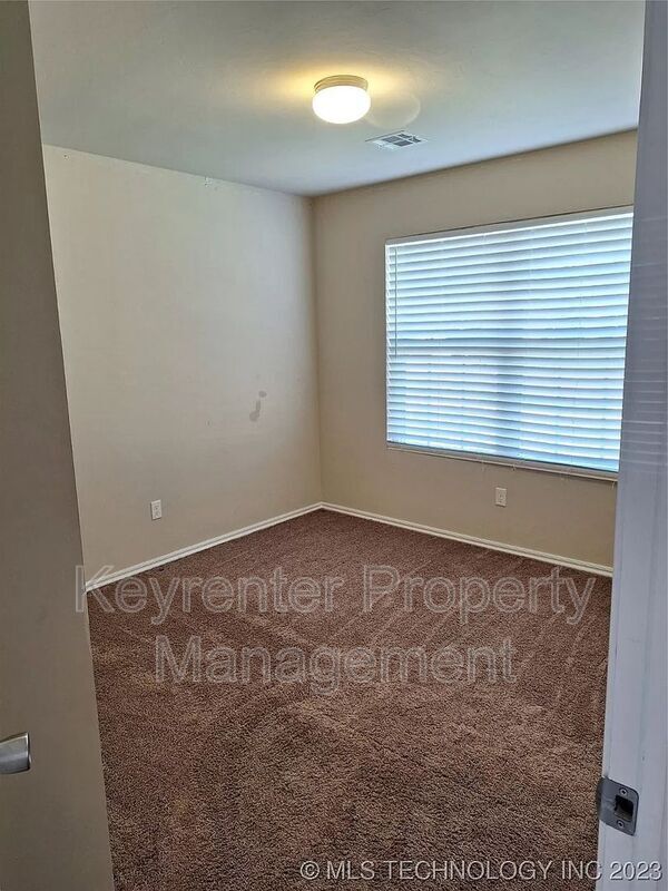 Building Photo - 1209 Ironstone Dr