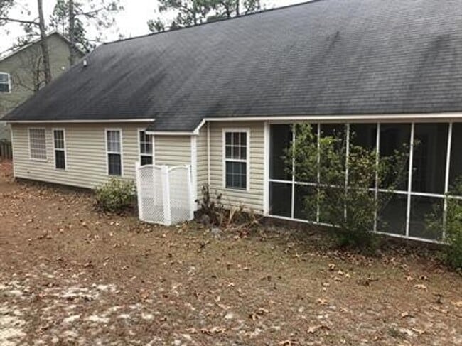 Building Photo - Carolina Lakes!!