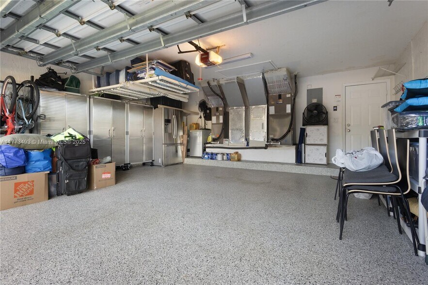 Building Photo - 3719 Oak Ridge Cir