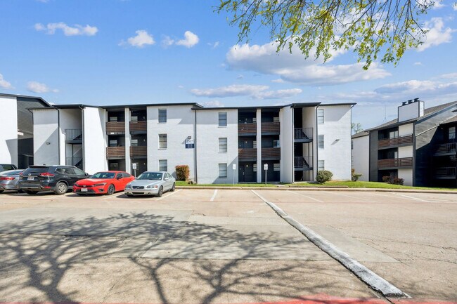 Building Photo - 2537 Thomason Cir