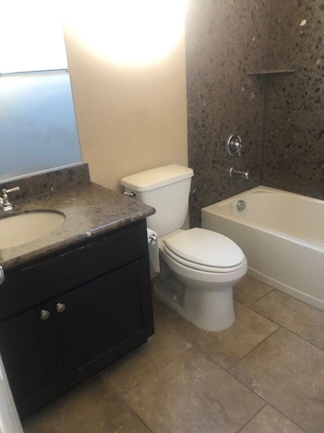 Building Photo - Beautiful Manteca Home in Quiet Neighborhood