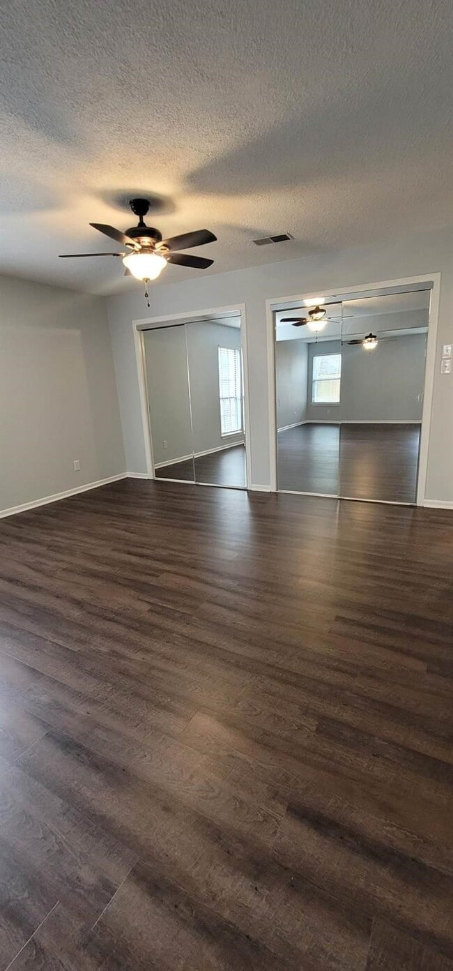 Building Photo - 9614 Charter Ridge Dr