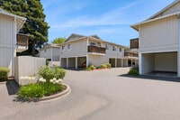 Building Photo - Glenn Manor