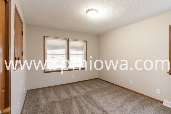 Building Photo - 3424 SW 42nd St