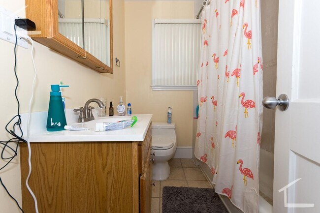 Building Photo - No Security Deposit, Heat, Hot Water Inclu...