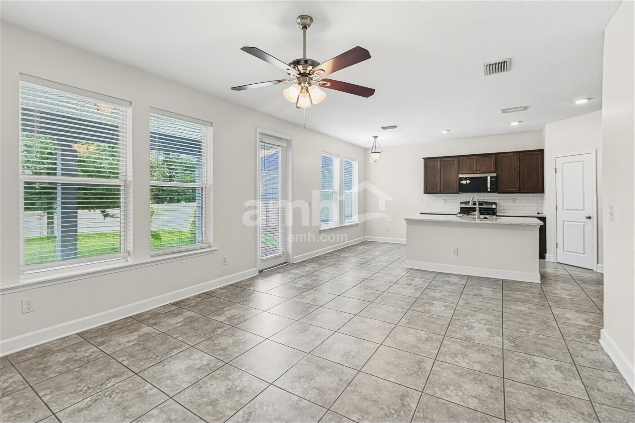 Building Photo - 31 Hiller Ln