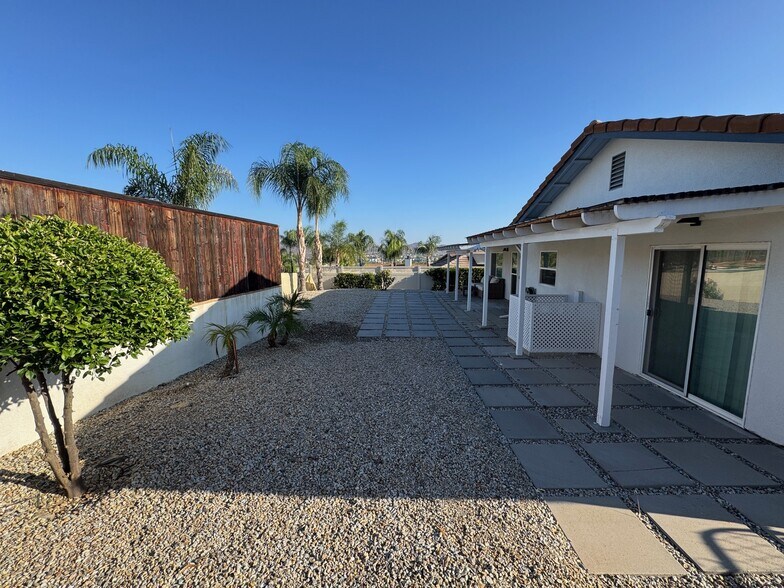 Low maintenance backyard with lemon tree - 22471 Loch Lomond Dr
