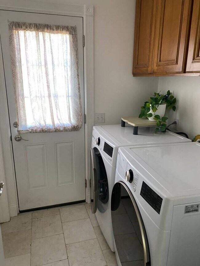 Building Photo - 5029 Douglas Ln