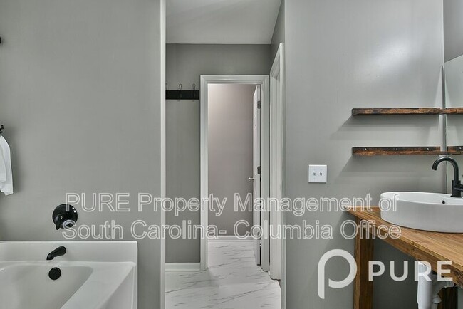 Building Photo - 134 Vermillion Dr