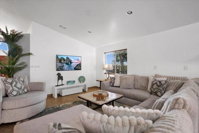 Building Photo - 4 bedroom in Hollywood FL 33021