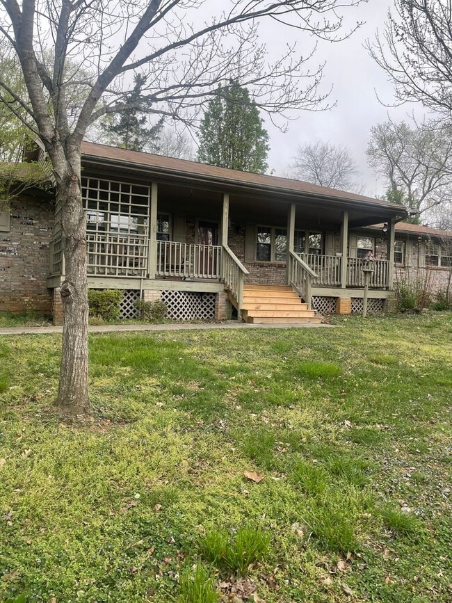 Building Photo - Knoxville 37918 - 3 bedroom, 1.5 bath home in Halls - Contact Lisa Vineyard and Shannon Russell (...