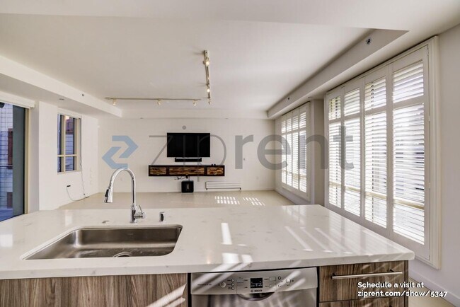 Building Photo - 1789 Washington St