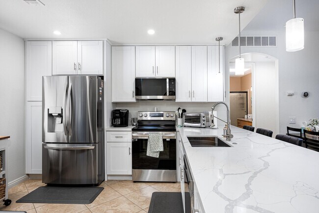 Building Photo - 67242 Cumbres Ct