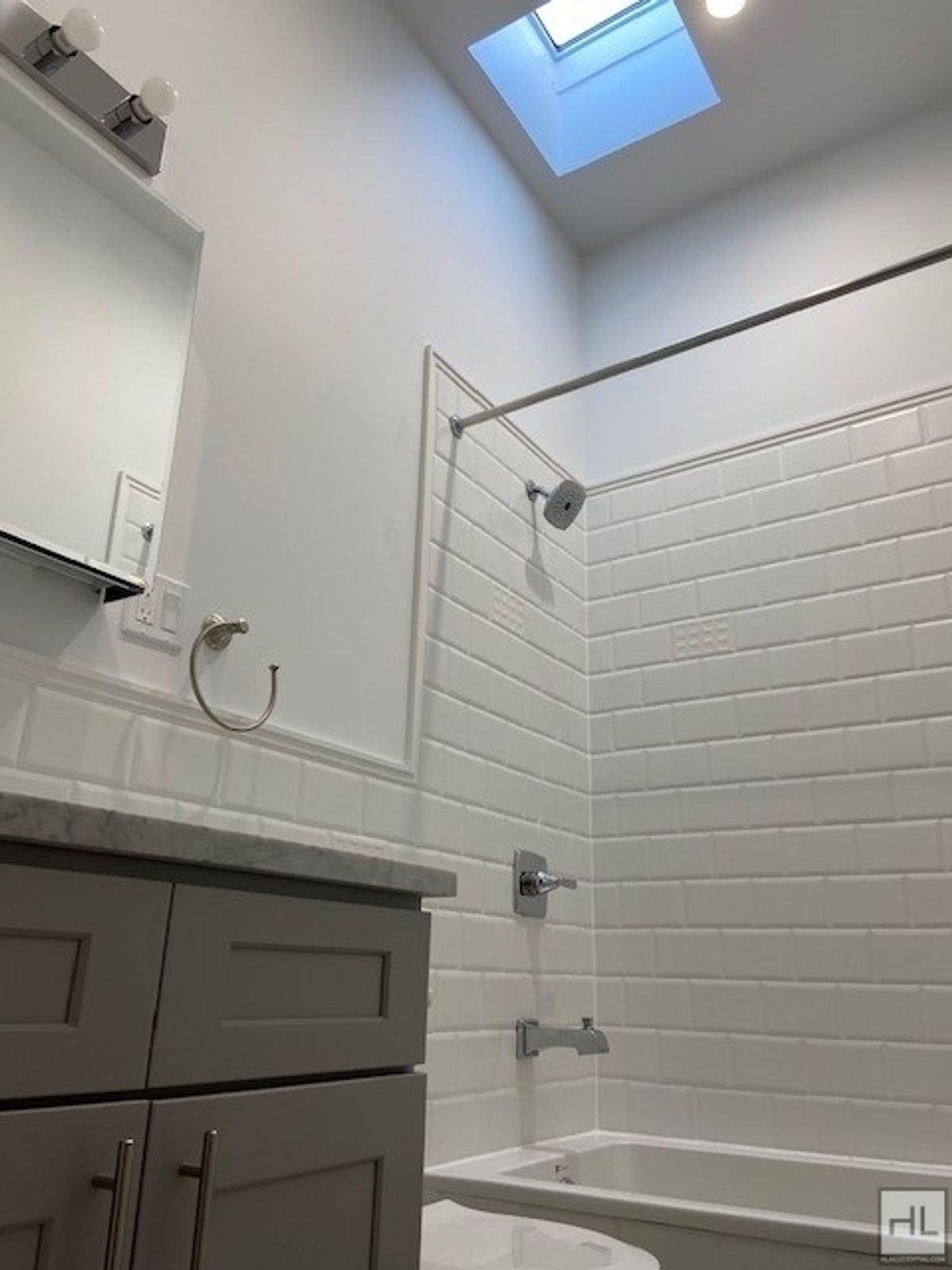 Building Photo - VANDERBILT AVENUE / Renovated 1-Bedroom in...