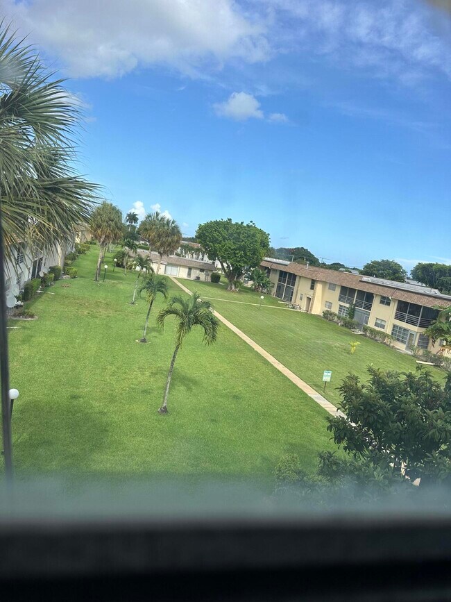 Building Photo - 9949 Sandalfoot Blvd