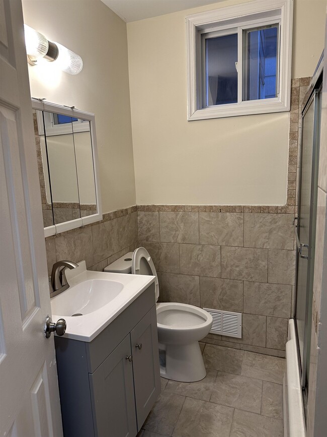 Building Photo - 125 W 28th St