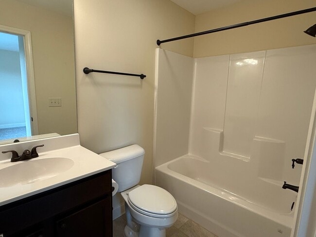 Building Photo - 704 Grays Pointe Ct