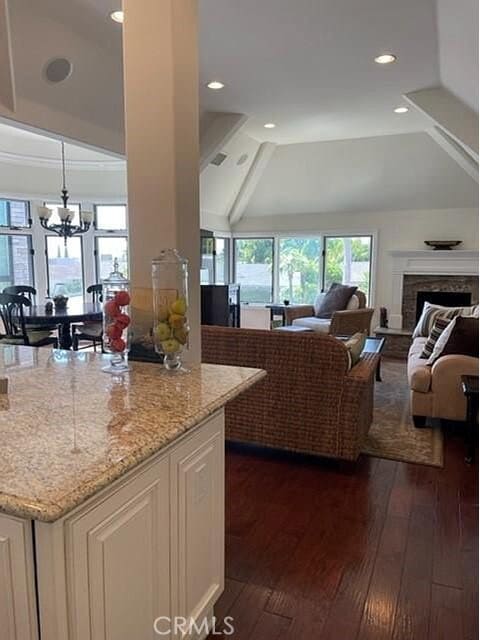 Building Photo - 504 Avocado Ave