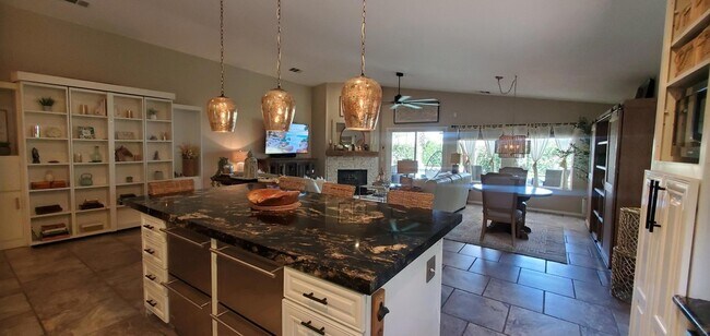 Building Photo - 82570 Delano Dr