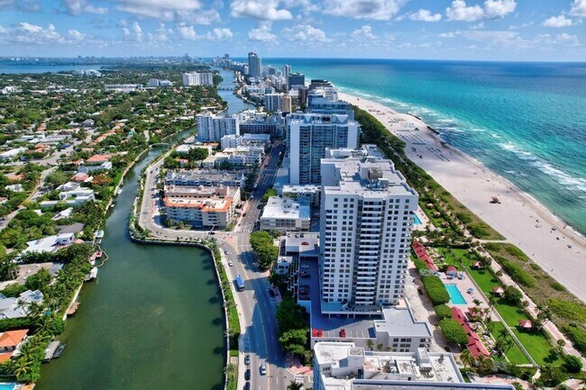 Building Photo - 2555 Collins Ave