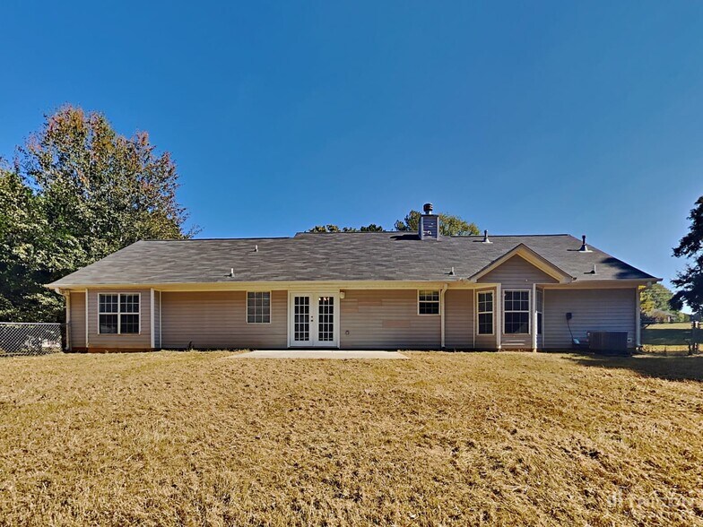 Building Photo - 3023 Ryan Rd